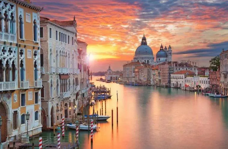 Autentico Rifugio Veneziano Bilocale Nel Cuore Di Cannaregio 0*, Venice